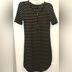Rue 21 ribbed bodycon midi dress; zip up front